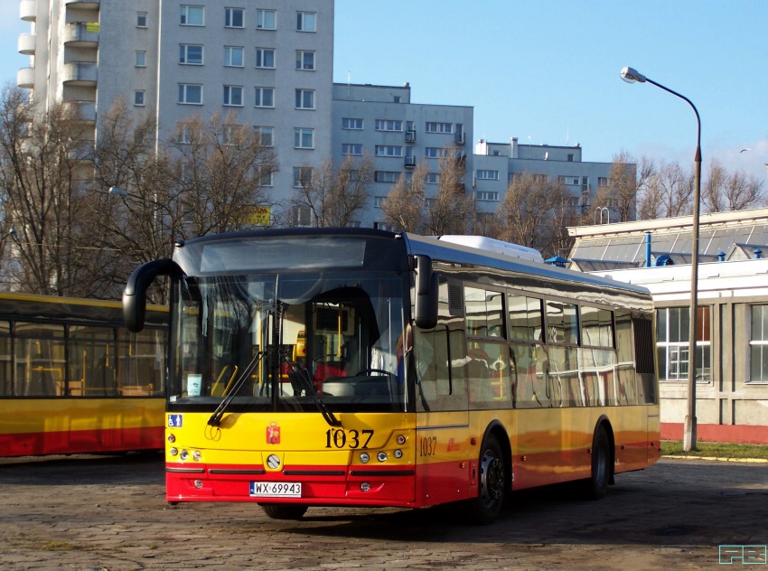 1037
Za długo nie pojeździł...
Słowa kluczowe: MZA R7 Solbus Solcity SM12 1037 2011