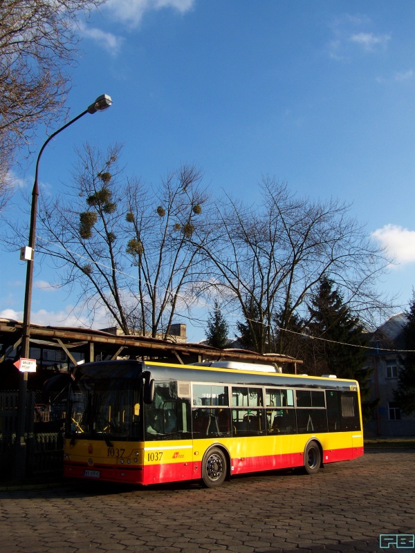 1037
Knypek ponownie gotowy do ruchu
Słowa kluczowe: MZA R7 Solbus Solcity SM12 1037 2012