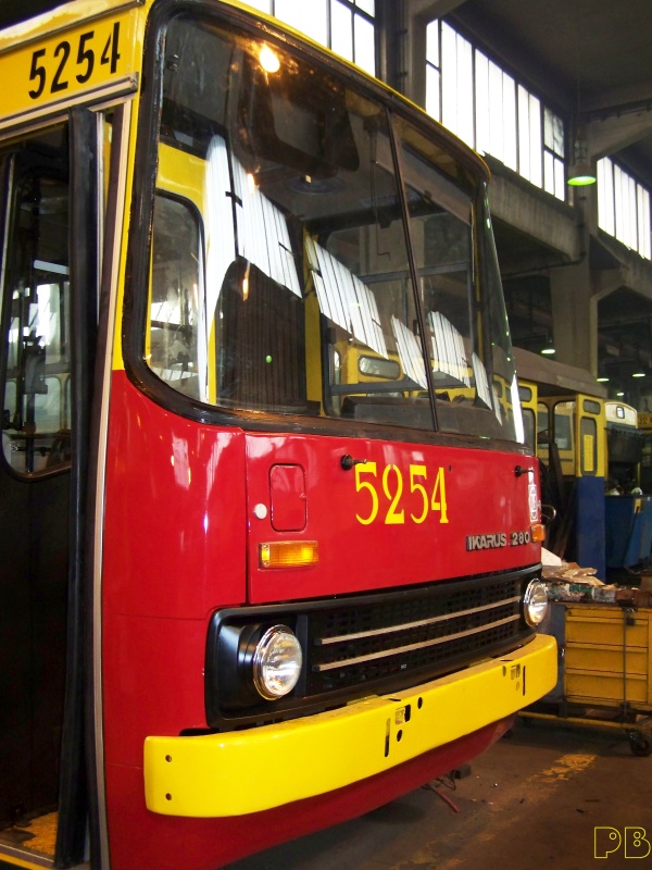 5254
Nowiutkie szyby i nowiutka atrapa
Słowa kluczowe: Ik280 5254 ORT