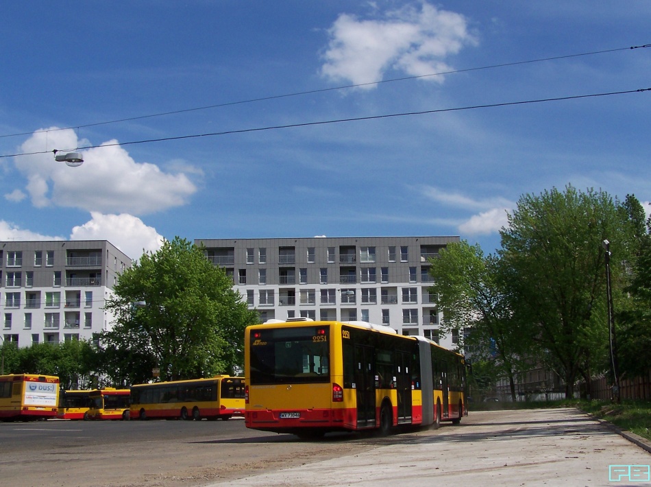 2251
Kleszczowa z nowymi Mercedesami. 
Jeszcze bez Solbusów.
Słowa kluczowe: ConectoG 2251 ZajezdniaKleszczowa 2013