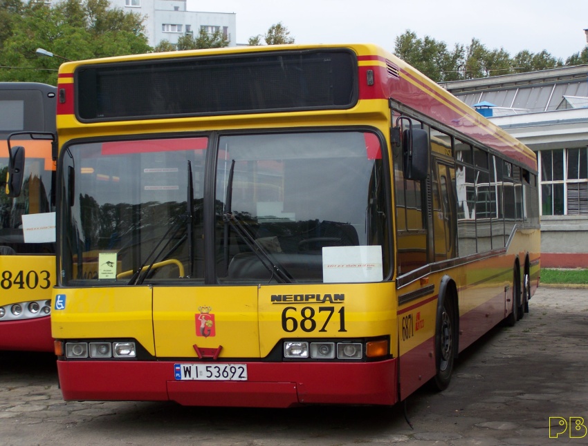 6871
Zaczyna się od remontu silnika. A potem jednak odświeżony neoplan  wyjeżdża z CWSu. 

Słowa kluczowe: Neoplan N4020td R7, R11