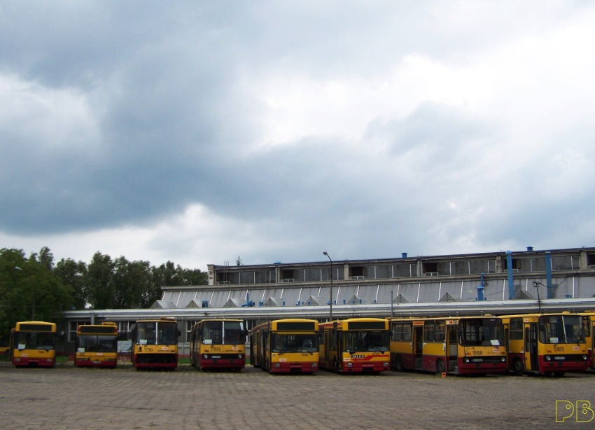 7503
Nad większością z tych pojazdów zawisły czarne chmury. Wkrótce rozpocznie się  jedna z największych w historii MZA rzezi niewiniątek...
Słowa kluczowe: Ik280 7503 ORT R7 2010