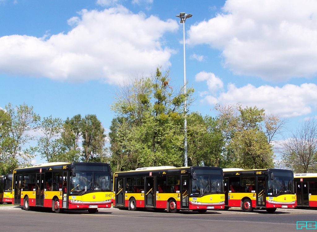 1045, 1053, 1046
Maluchy czekają na wyjazdy.
Słowa kluczowe: SU10 1045 1053 1046 ZajezdniaKleszczowa 2016