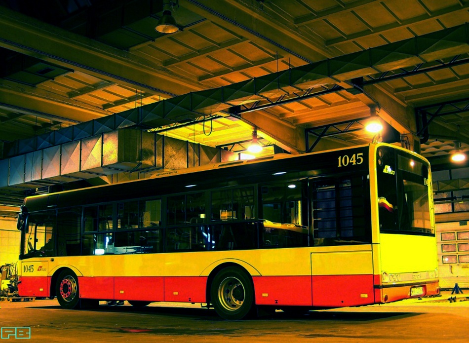 1045
W odróżnieniu od NM223.3 i SM10, to całkiem udane i twarzowe wozy.
Słowa kluczowe: SU10 1045 ZajezdniaKleszczowa 2012