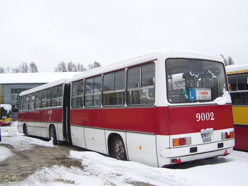 9002
Podobno ma zostać sprzedany, albo naprawiony, albo... Póki co zasypany czeka niepewny swego losu na Wlościańskiej
Słowa kluczowe: Ik280 9002 ORT OSZ 2010