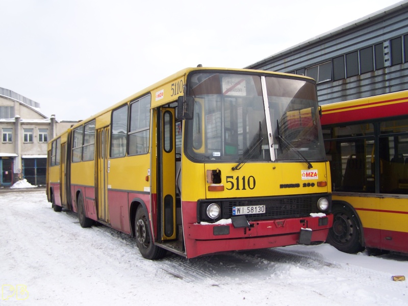 5110
To auto przyciągnięto z dziurą w silniku taką, że głowę można wsadzić. Czeka go w najlepszym przypadku remont (wymiana bloku silnika), wymiana silnika lub ... kasacja...
Słowa kluczowe: Ik280 5110 ORT R11 2010