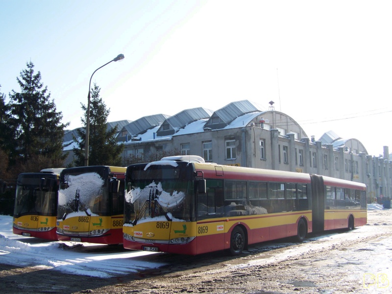 8169
Przed halą główną dawnego CWSu jamniki oczekują na swoją kolejkę do przychodni
Słowa kluczowe: Solaris U18 R7