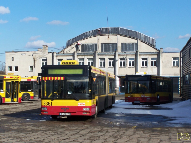 3361
Many przed halą A 
Słowa kluczowe: MAN NG313 R13