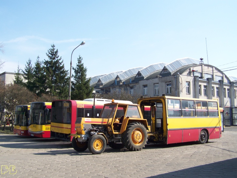 5114
Wolnobieżny prototyp przegubowca opracowany na ORT, doskonale przystosowany do warszawskich korków. Próby trwają...
Słowa kluczowe: Ik280 R11 ursus 5114 ORT