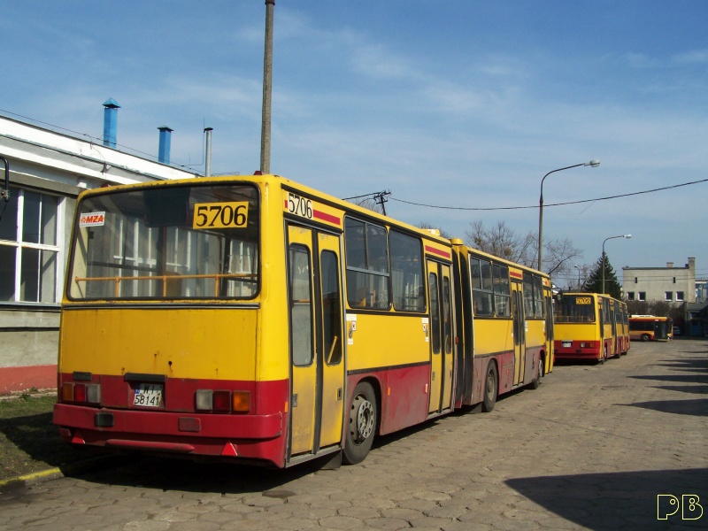 5706
Czeka na oględziny i zapewne w końcu wyląduje na linii odbudowy
Słowa kluczowe: Ik280 R10 5706 ORT