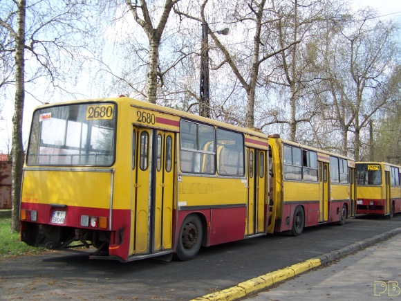 2680
Poszła kratownica. Wóz był w dobrym stanie mechanicznym - oddał więc wiele podzespołów żyjącym braciom. Kondolencje dla Krzysztofa. Tu żywota również dokonała kabina starego typu
Słowa kluczowe: Ik280 2680 R11