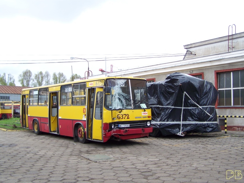 6372
Śpiąca królewna - ikarus do remontu
Słowa kluczowe: Ik260 6372 ORT R7