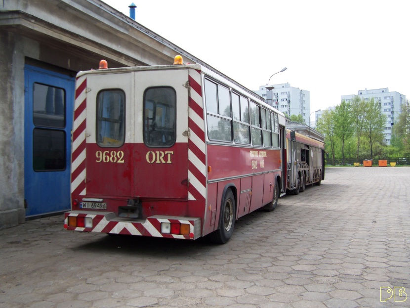 9682
On kiedyś też ma stanąć w naszym muzeum. Teraz leczy się mocno sfatygowany przez Woronicza
Słowa kluczowe: Ik280/A 9682 ORT