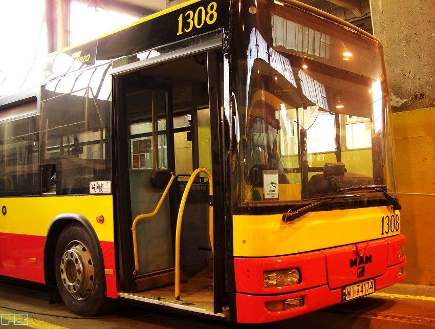 1308
Po nowemu
Słowa kluczowe: MZA R13 MANNM223.3 1308 2012