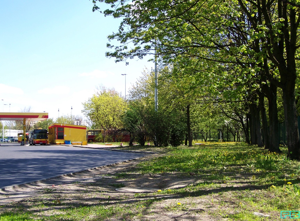 1313
Mały MAN zjechał na stację paliw.
Trawnik po prawej stronie w niewielkiej części zostanie przekazany pod budowę metra.
Słowa kluczowe: NM223.3 1313 ZajezdniaStalowa 2016