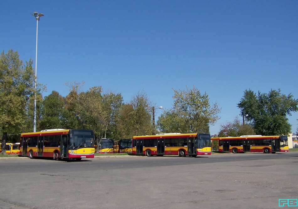 1500, 1504, 1518
Pięćsetki w sypialni.
Słowa kluczowe: SU12  1500 1504 1518 ZajezdniaKleszczowa 2014