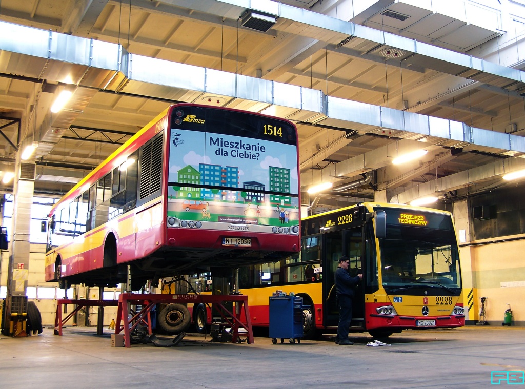 1514, 2228
Solaris leczy most napędowy, Mercedes ma przywracaną sprawność drzwi.
Słowa kluczowe: SU12 1514 ConectoG 2228 ZajezdniaKleszczowa 2016