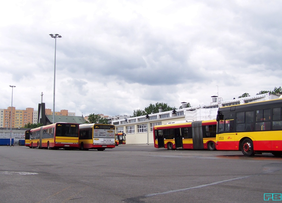 1533, 8426
W związku z odbudową myjni, sprzątanie autobusów póki co odbywa się na zewnątrz. Jednak już nie długo.
Słowa kluczowe: SU12 1533 SU18 8426 ZajezdniaOstrobramska 2015