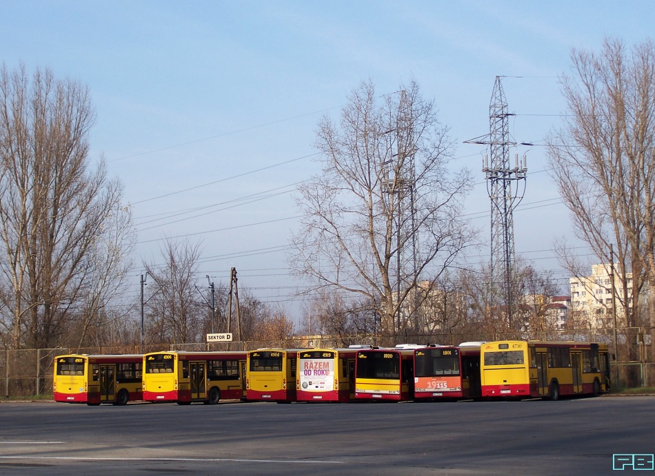 1801, 1820
Wśród gniotów. Już nie długo.
Słowa kluczowe: SU12 1801 1820 ZajezdniaStalowa 2013