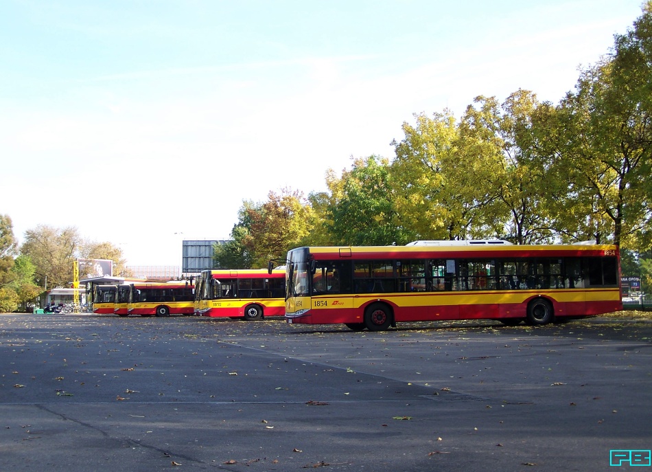 1854, 1852
Solówki na nowym parkingu.
Słowa kluczowe: SU12 1854 1852 ZajezdniaOstrobramska 2014