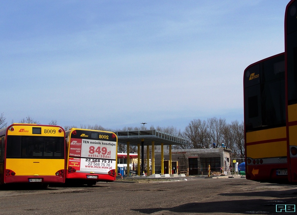 8002, 8009
Ostrobramskie sztywniaki, a budowana stacja paliw dzisiaj już jest żywa.
Słowa kluczowe: SU15 8002 8009 ZajezdniaOstrobramska 2013