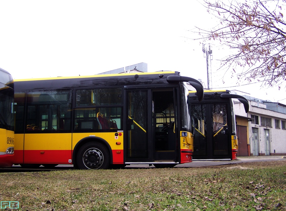 2003, 2000
Pierwsze Solbusy na Kleszczowej czekają na uzbrojenie.
Słowa kluczowe: SM18 2003 2000 ZajezdniaKleszczowa 2014