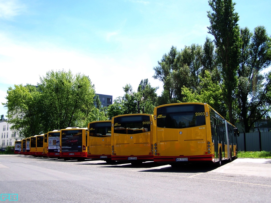 2003, 2020
Mercedesy odbijają się w Solbusach.
Słowa kluczowe: SM18 2003 2020 ZajezdniaKleszczowa 2014