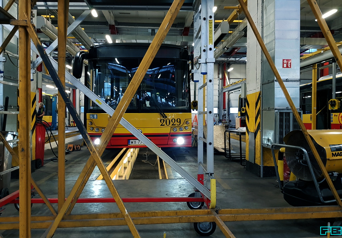 2029
Pomosty i podesty naprawcze to niestety dzisiaj parafraza tych autobusów.
Słowa kluczowe: SM18 2029 ZajezdniaKleszczowa 2018
