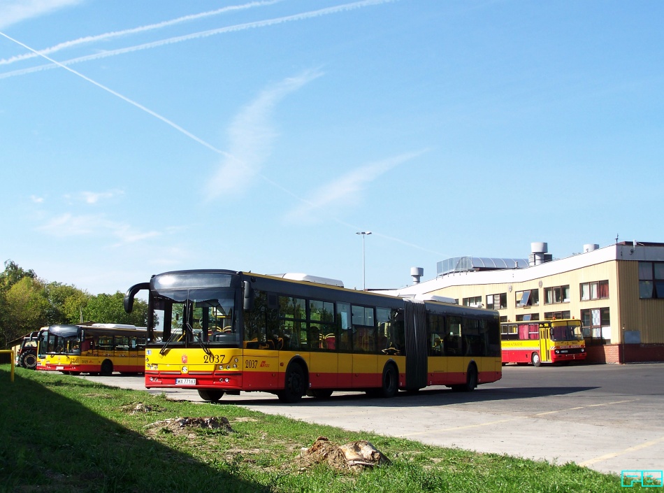 2037
Po przeglądzie.
Słowa kluczowe: SM18 2037 ZajezdniaKleszczowa 2015
