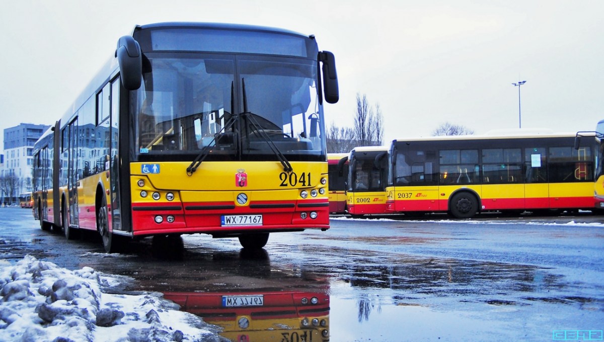 2041, 2037, 2002
A wszystkie spotkają się niedługo na Woronicza.
Słowa kluczowe: SM18 2041 2037 2002 ZajezdniaKleszczowa 2016