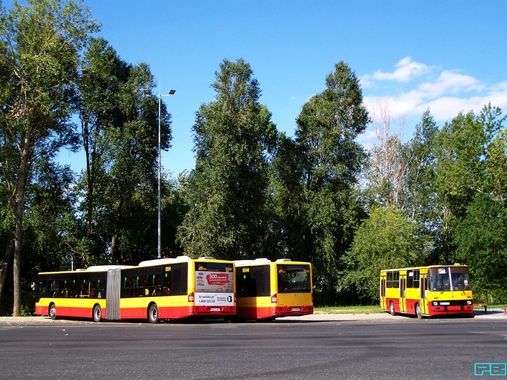 2214, 2244, 6905
Mercedesy obok zabytku.
Słowa kluczowe: ConectoG 2214 2244 IK260 6905 ZajezdniaKleszczowa 2017