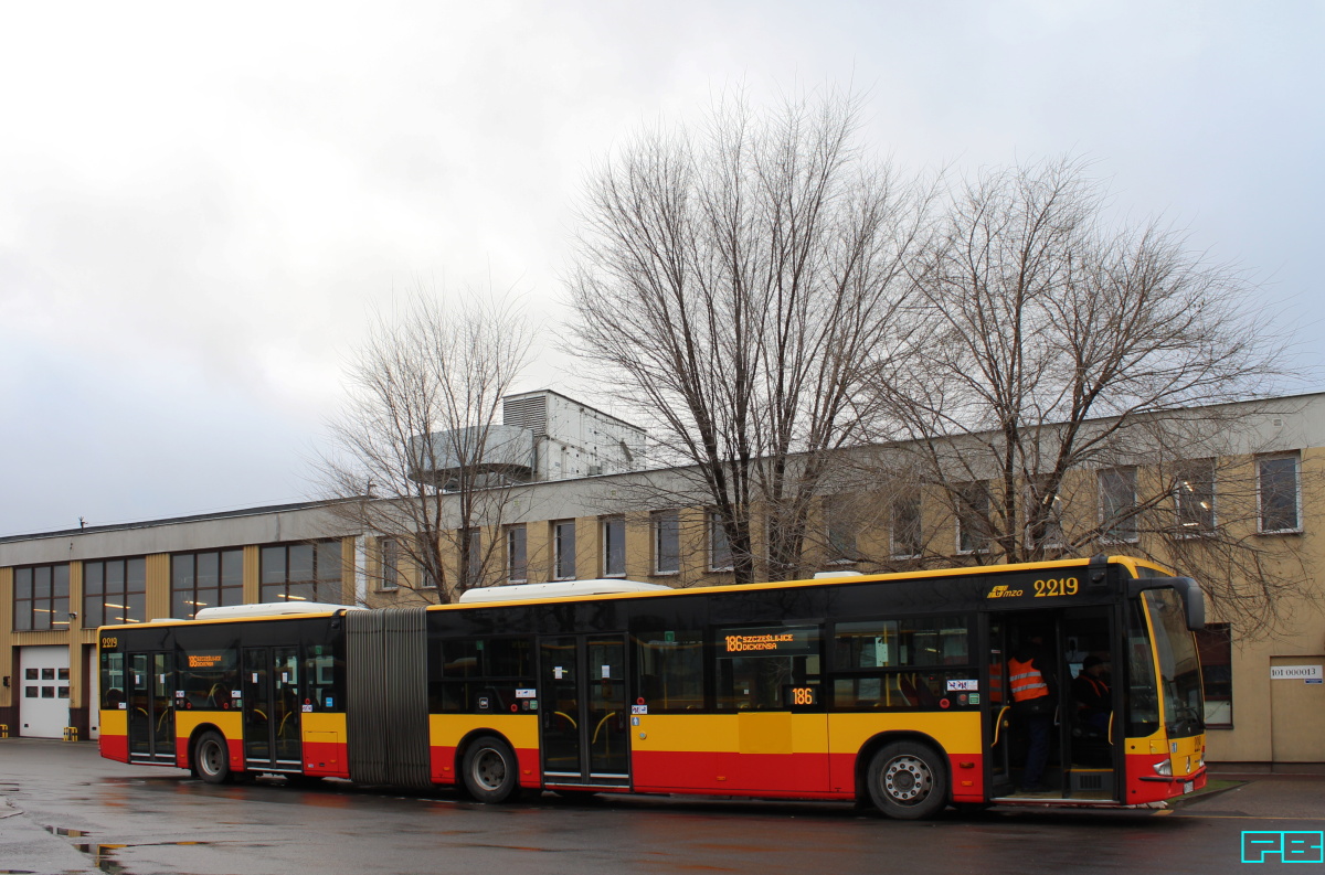 2219
Coś na burcie kwadratowego przykleiło się jakby...
Słowa kluczowe: ConectoG 2219 ZajezdniaKleszczowa 2017