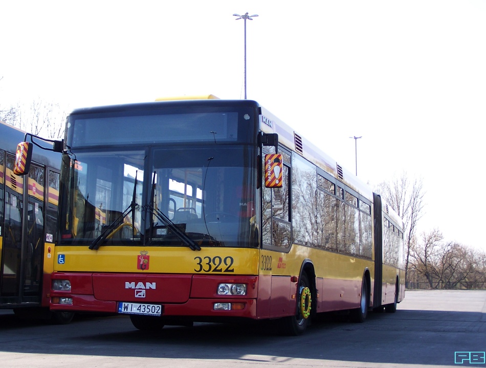 3322
Trefny autobus po dwóch odbudowach trafił wreszcie na fajnego szofera. 
Jest bardzo zadbany. Nie wiem jak szofer, ale autobus to napewno.
Tylko ta rysa na lewym zderzaku... Cóś było?
Słowa kluczowe: NG313 3322 ZajezdniaStalowa 2014