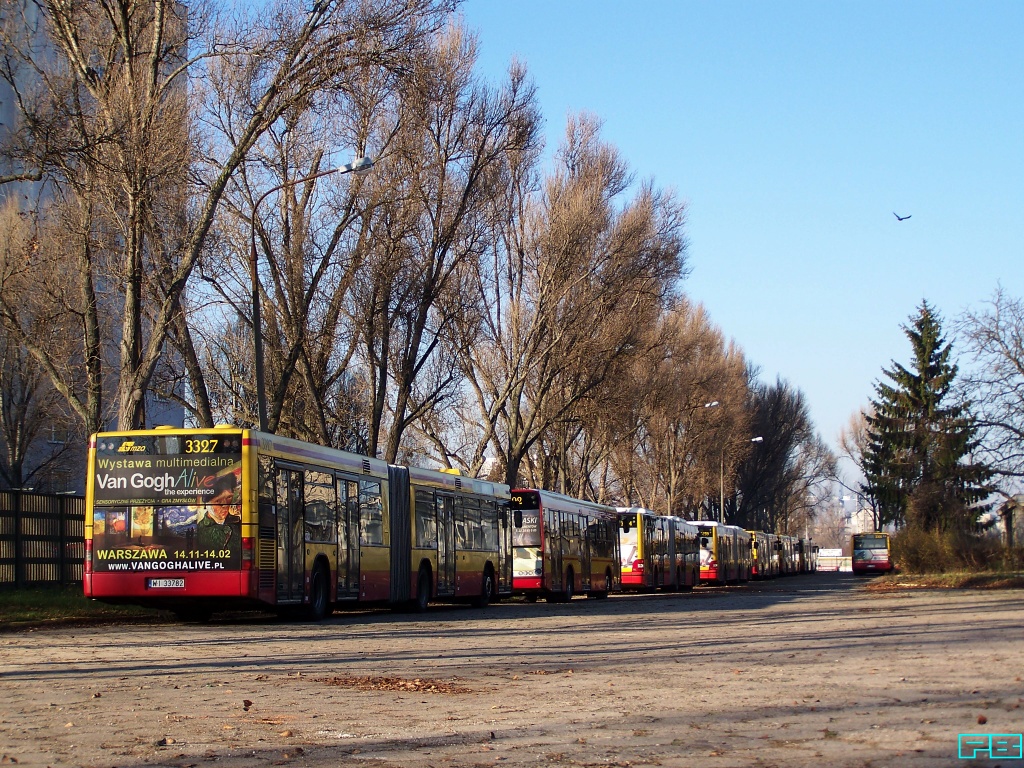 3327
A on czeka na wyjazd jako dodatek.
Słowa kluczowe: NG313 3327 ORT 2015