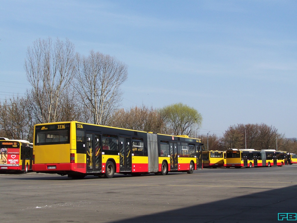 3336, 8446
Ruszają na popołudniową zmianę.
Słowa kluczowe: NG313 3336 SU18 8446 ZajezdniaStalowa 2016