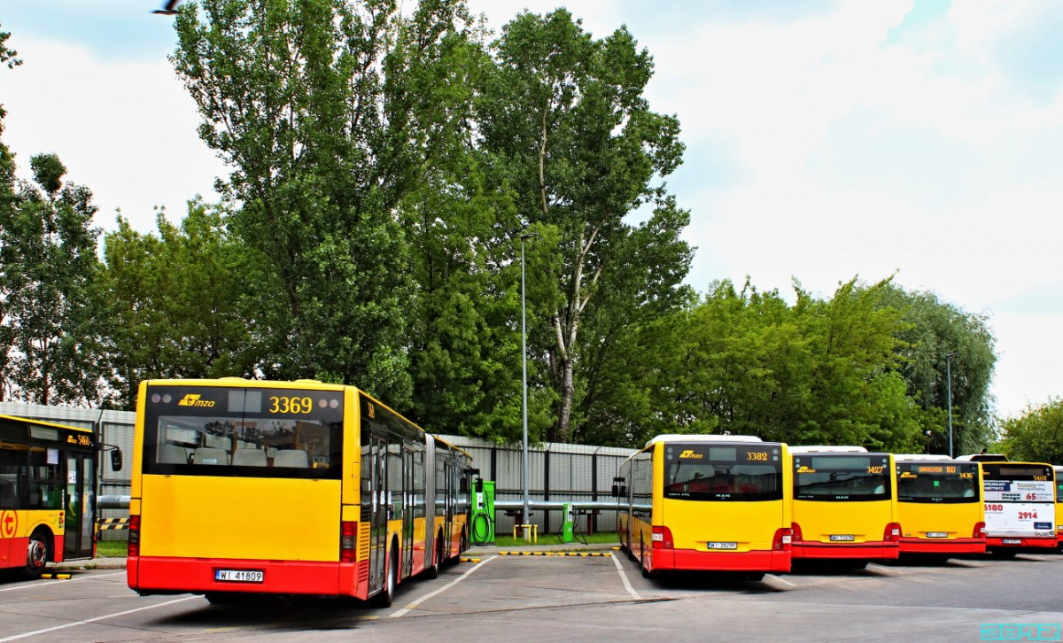 3369, 3382
Niby z zewnątrz inne.
Słowa kluczowe: NG313 3369 LionsCityG 3382 ZajezdniaStalowa 2020