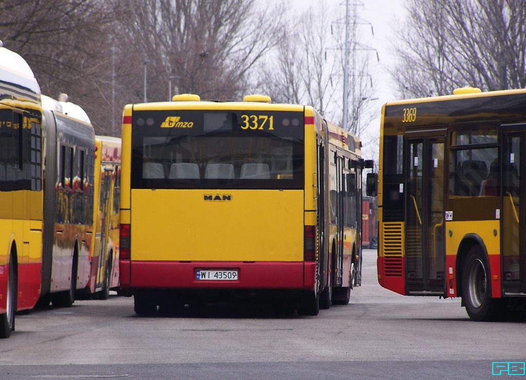 3371
Ciasno.
Słowa kluczowe: NG313 3371 ZajezdniaStalowa 2016