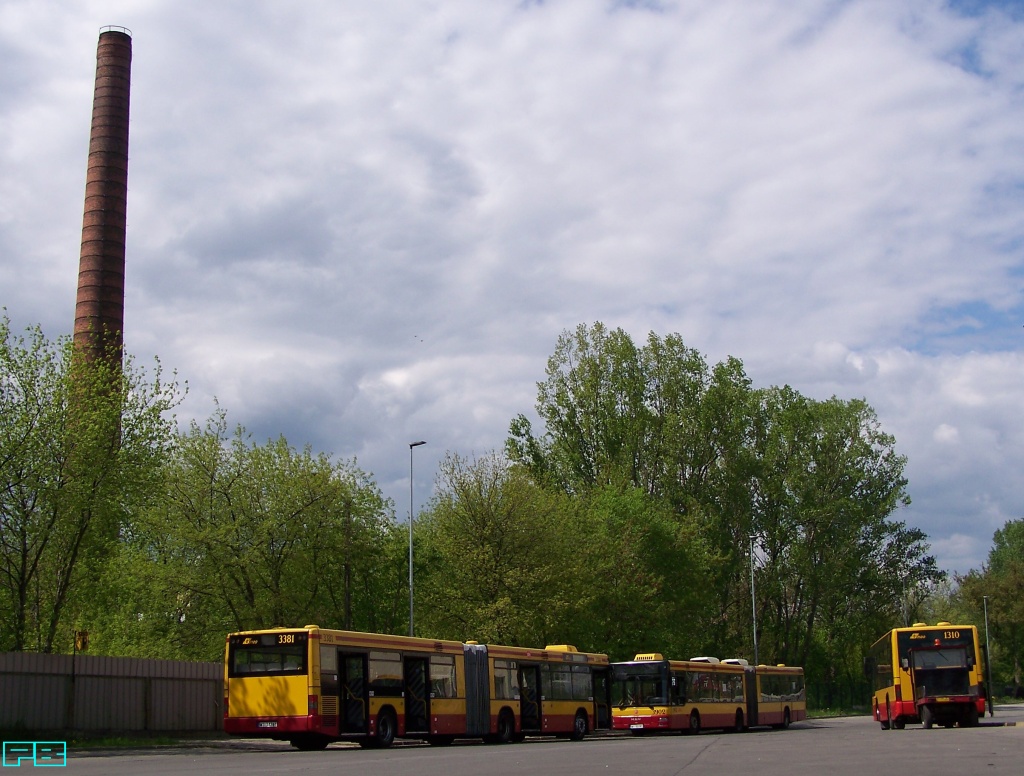 3381, 1310
Czekają na naprawy przed blacharnią.
Słowa kluczowe: NM223.3 1310 NG313 3381 ZajezdniaStalowa 2016