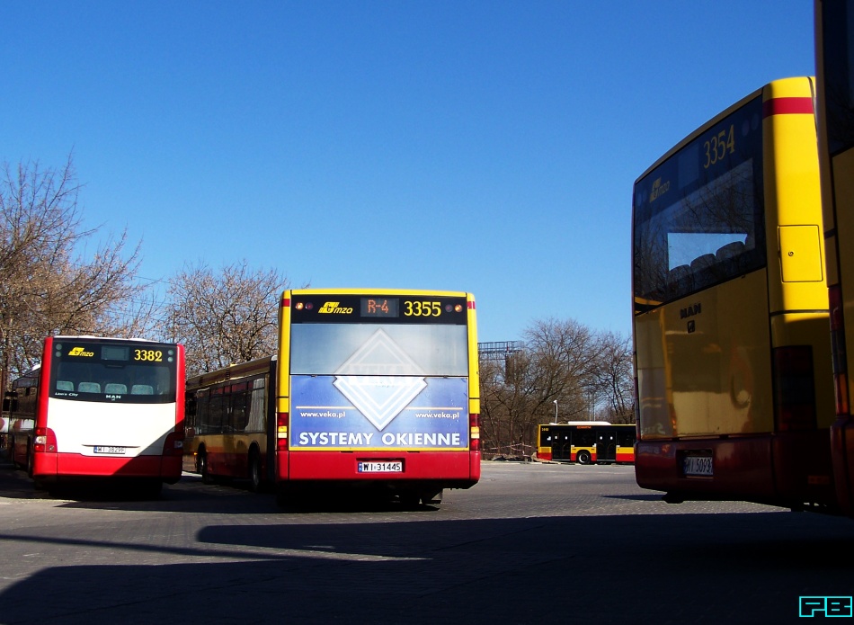 3382, 3354, 3355
Wyjeżdżają na trasy.
Słowa kluczowe: Lion'sCityG 3382 NG313 3354 3355 ZajezdniaStalowa 2015