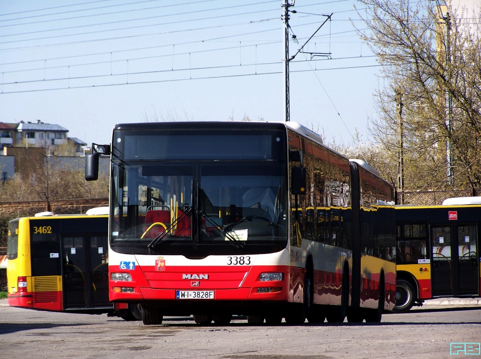 3383
Lew jakby przepoczwarzył się w biało-czerwoną gąsienicę.
Przeobrażenie?
Słowa kluczowe: Lion'sCityG 3383 ZajezdniaStalowa 2014