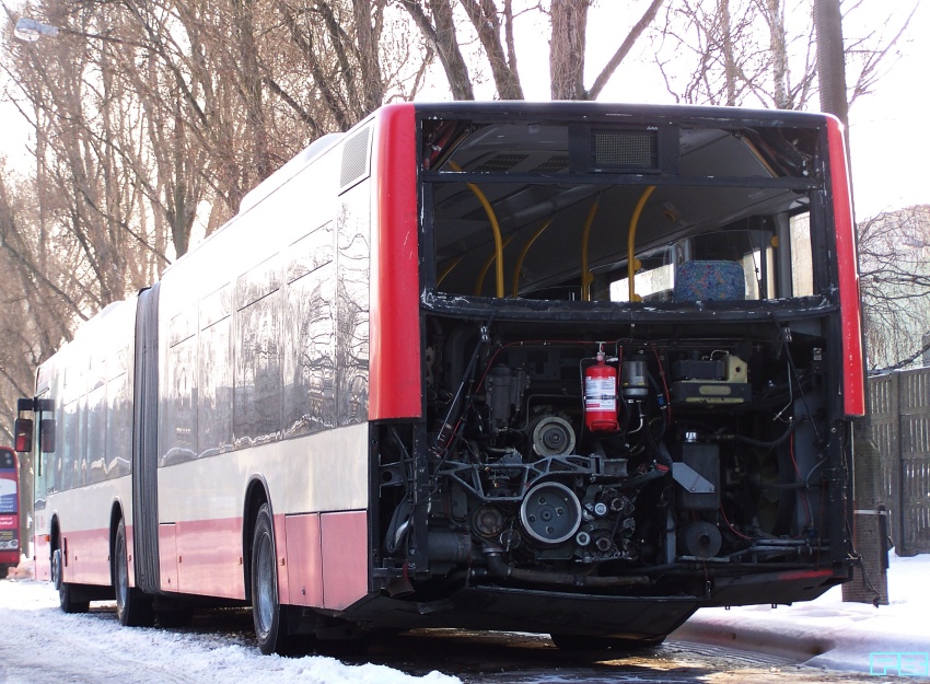 3384
Ślisko! No i pożądany system gaśniczy został na wierzchu.
Słowa kluczowe: Lion'sCityG 3384 ORT 2012