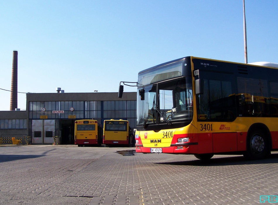 3401, 3905, 4876
MANy i gniot przed myjnią.
Słowa kluczowe: Lion'sCityG 3401 NG313 3905 M121M 4876 ZajezdniaStalowa 2015