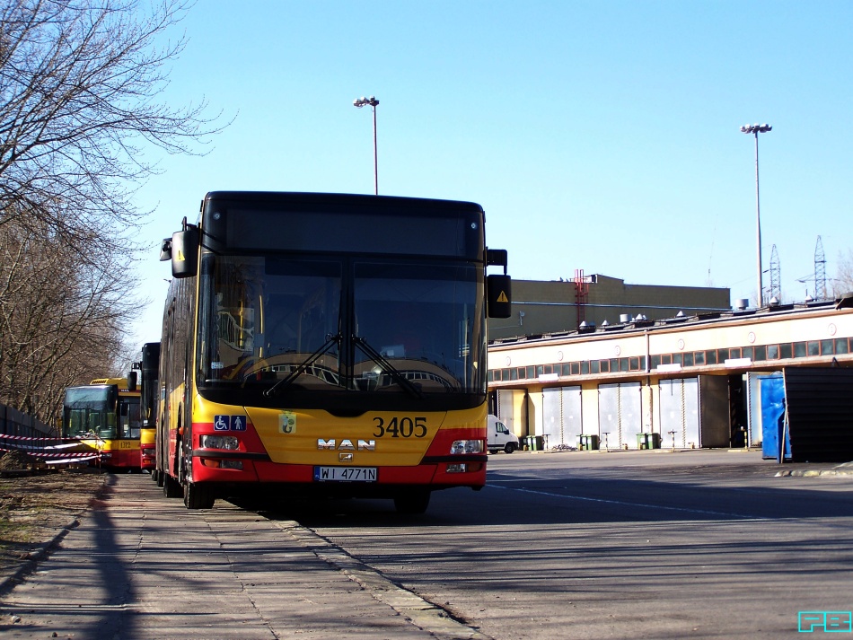 3405
Odpoczywa na Stalowej.
Słowa kluczowe: Lion'sCityG 3405 ZajezdniaStalowa 2015