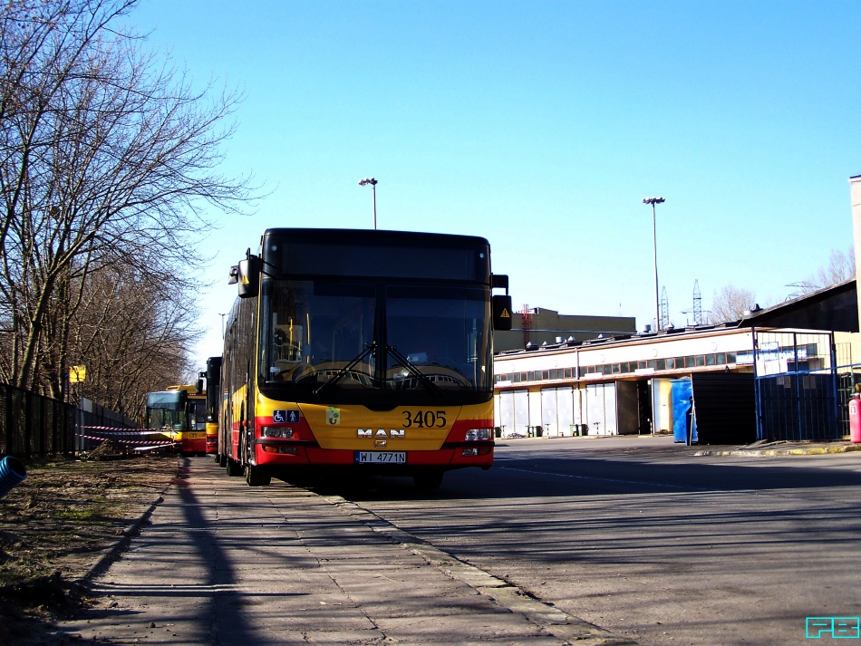 3405
Tu niegdyś czekały samochody do badań technicznych.
Słowa kluczowe: Lion'sCityG 3405 ZajezdniaStalowa 2015