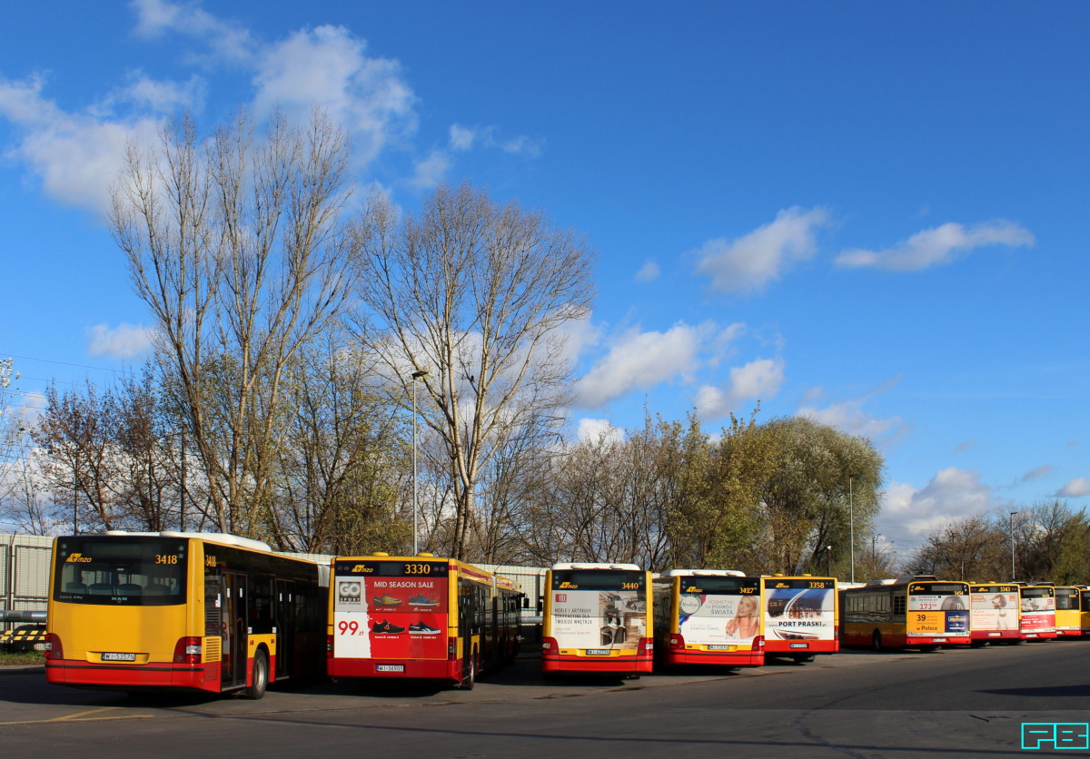 3418, 3440, 3427, 3330
Stalowe lwy.
Słowa kluczowe: Lion'sCityG 3418 3440 3427 NG313 3330 ZajezdniaStalowa 2017