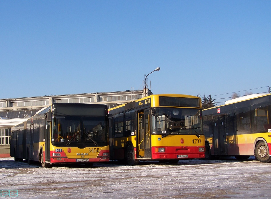 4733, 3458
Gniot wygląda dzisiaj wśród MANów jak relikt przeszłosci. Jeden z ostatnich w tej formie. Wkrótce zostanie skasowany.
Słowa kluczowe: M121M 4733 LionsCityG 3458 ORT 2014