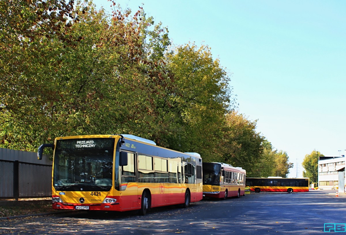 4421, 1800
Jesień idzie.
Z pozdrowieniami dla kierowcy Mercedesa. :)
Słowa kluczowe: Conecto 4421 SU12 1800 ZajezdniaStalowa 2018