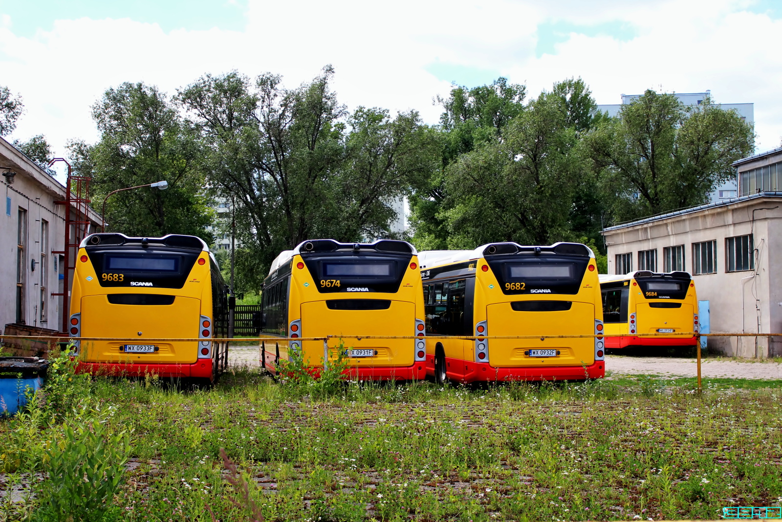 4507, 4505, 4506
Scanie czekają jeszcze na podpięcie do Centrali Ruchu.
Część nie widoczna na zdjęciach jeszcze jako ITS do końca miesiąca wypełnia kontrakt Michalczewskiego z miastem.
Słowa kluczowe: CN280UB4M323CNG 4507 4505 4506 ORT 2024