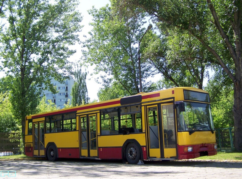 4785
Choć dowód ma do 17.09.2013, nie dojechał do badań.
Dobrze, że MZA wyzbywa się tych Jelczy. Mechanicy zrobili na nich doktoraty.
Słowa kluczowe: M121M 4785 ORT 2013