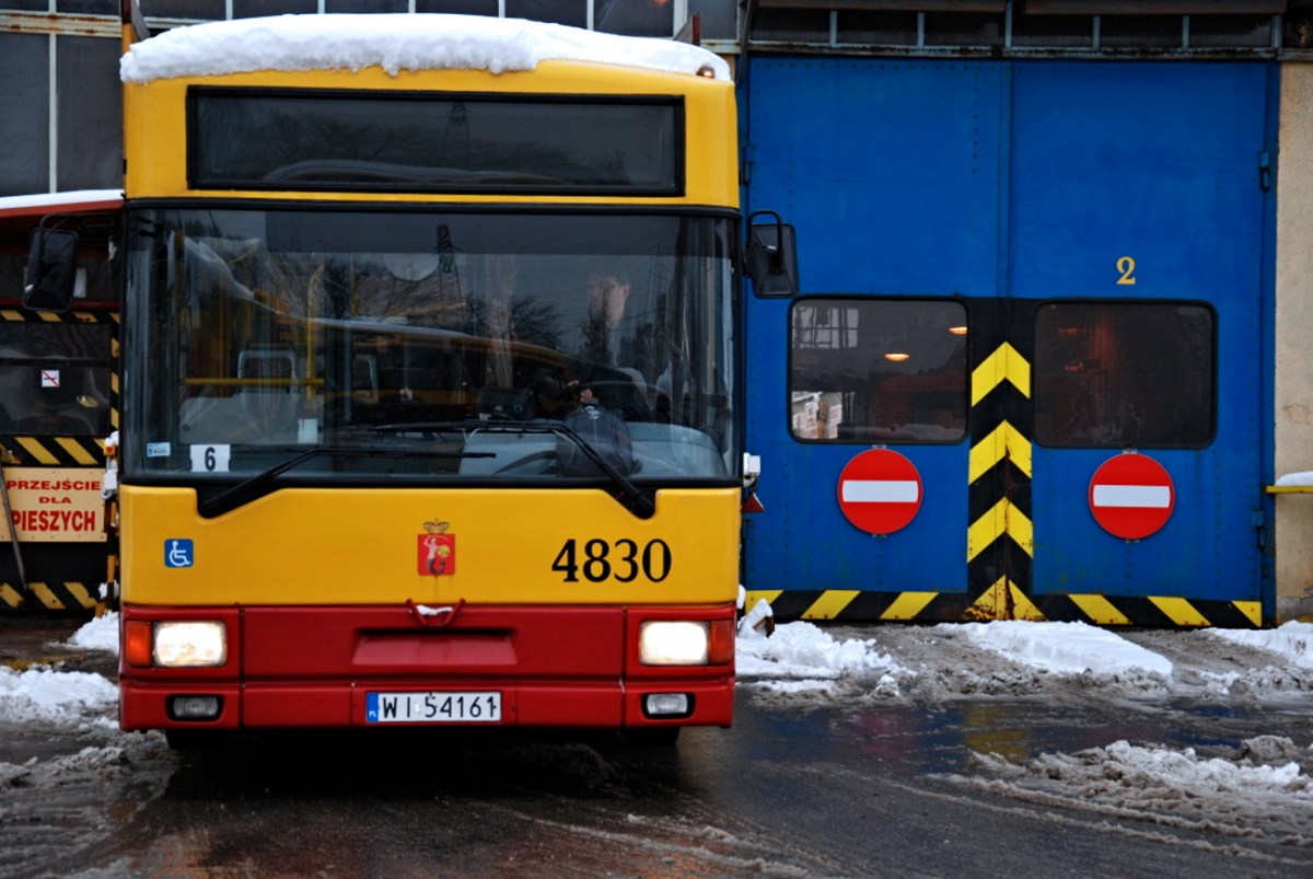 4830
Foto: MZA.
Słowa kluczowe: M121M 4830 ZajezdniaStalowa 2013